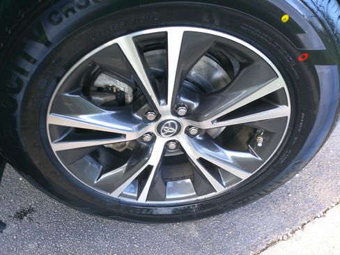 Used 2018 Toyota Highlander Plus image 16