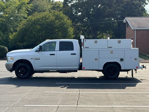 Used 2018 RAM 3500 Tradesman RWD image 2