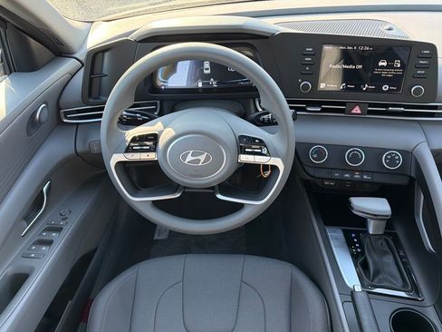 Used 2026 Hyundai Elantra SE FWD image 15