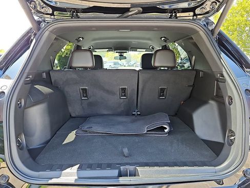 Certified 2023 Chevrolet Equinox RS FWD image 30