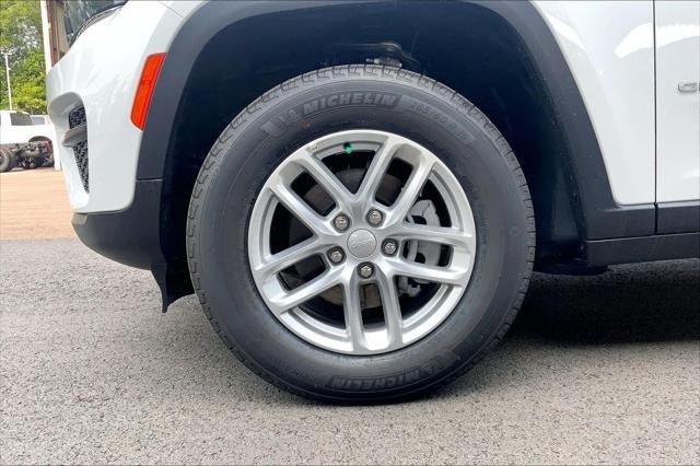 New 2026 Jeep Grand Cherokee Laredo AWD/4WD image 24