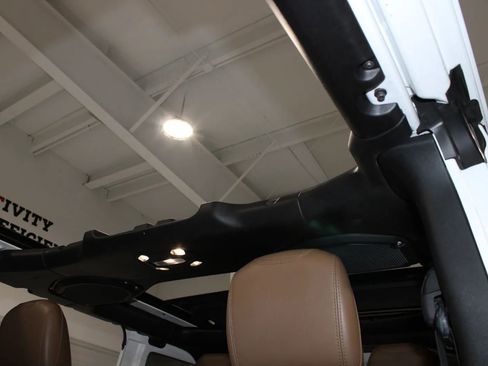 Used 2021 Jeep Wrangler Unlimited Sahara image 29