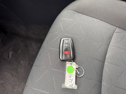 Used 2025 Toyota RAV4 XLE image 22