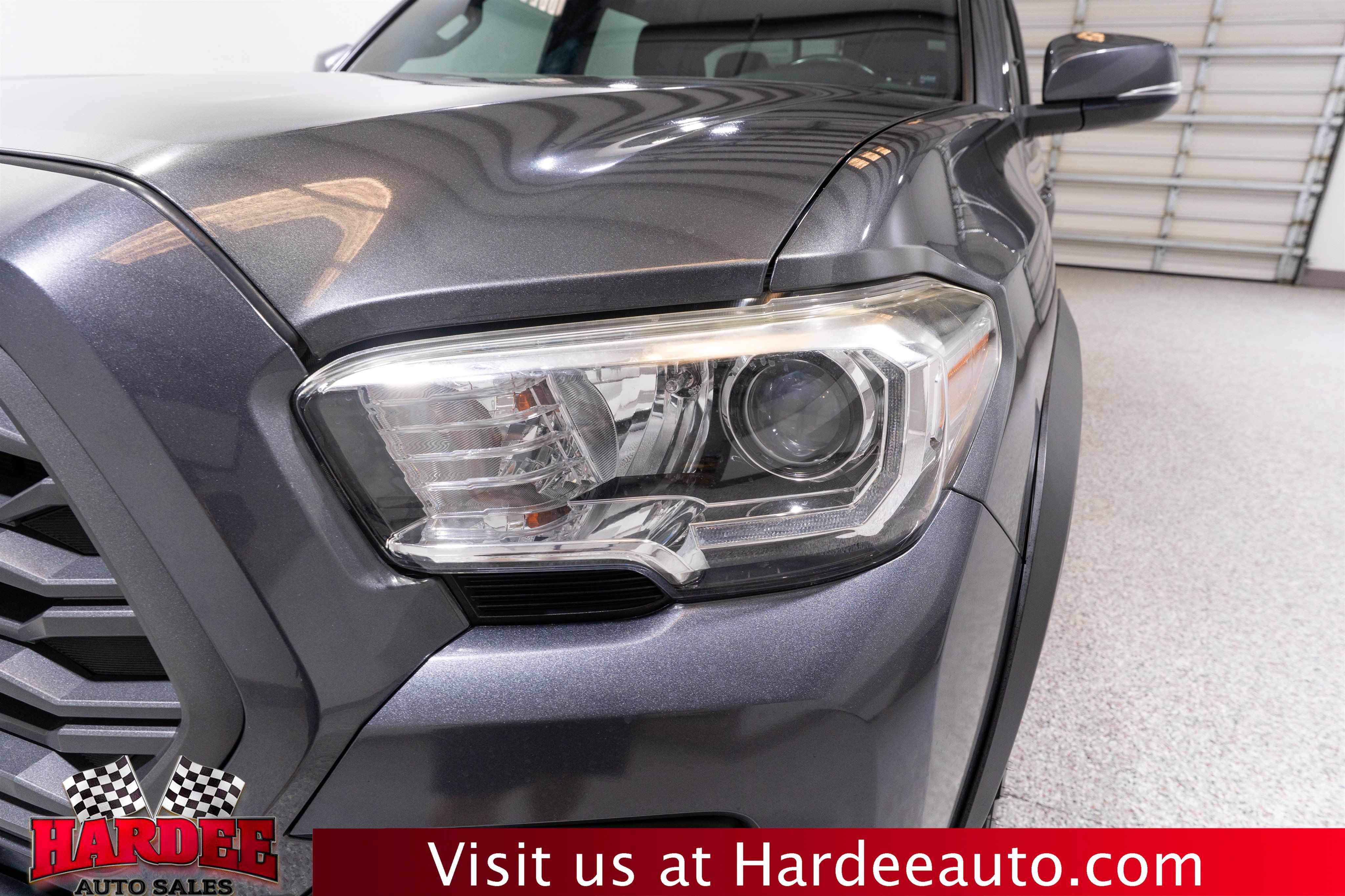 Used 2020 Toyota Tacoma TRD Off-Road AWD/4WD image 8