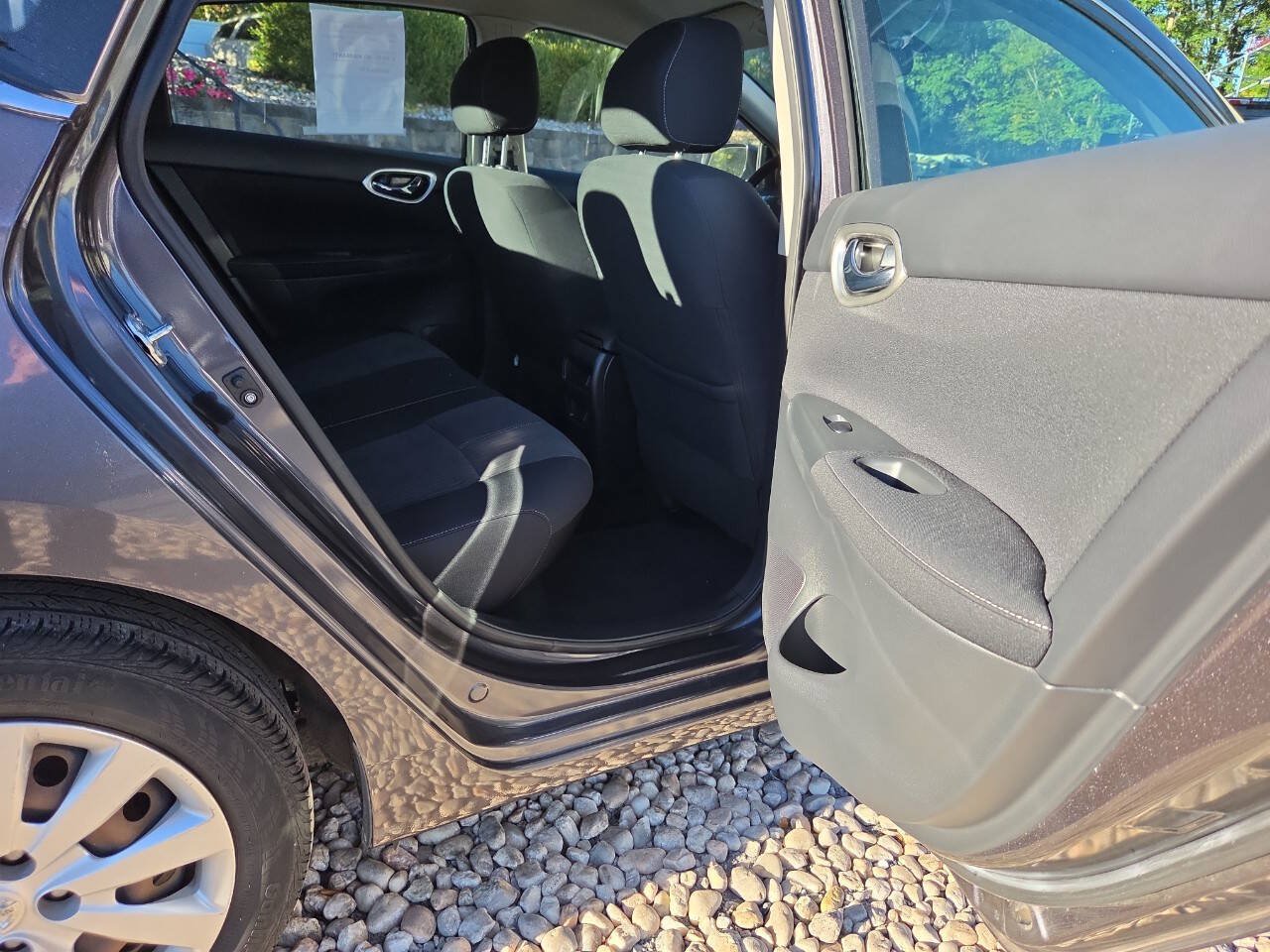 Used 2015 Nissan Sentra SV FWD image 18
