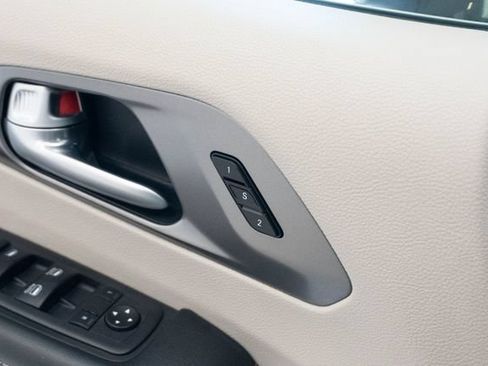 Used 2024 Chrysler Pacifica Touring-L FWD image 18