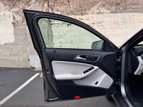 Used 2017 Mercedes-Benz GLA 250 image 10