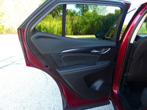 Used 2022 Buick Envision Preferred FWD image 37