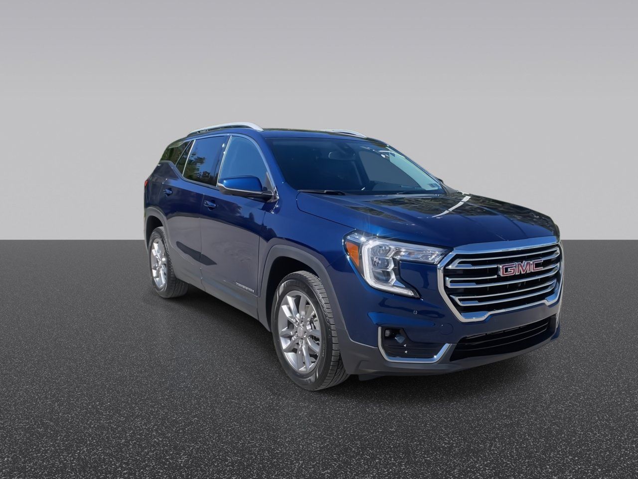 Used 2022 GMC Terrain SLT w/ Tech Package AWD/4WD image 3