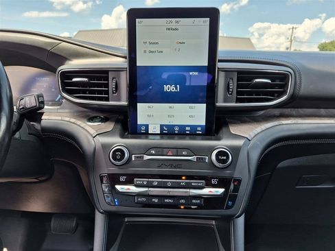 Used 2020 Ford Explorer Platinum w/ Premium Technology Package AWD/4WD image 22