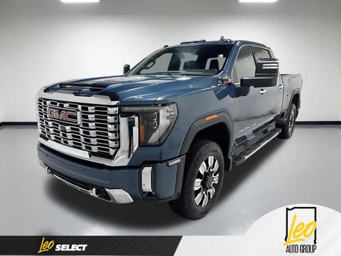 Used 2024 GMC Sierra 3500 Denali w/ Denali Reserve Package AWD/4WD image 1