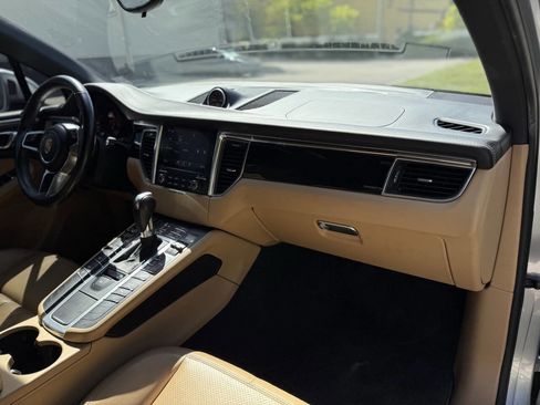 Used 2017 Porsche Macan image 25