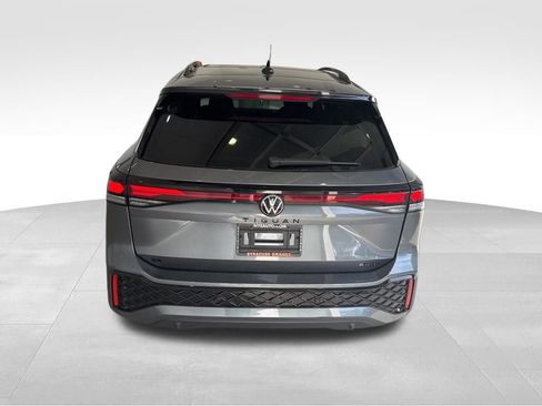 New 2025 Volkswagen Tiguan SE R-Line image 4