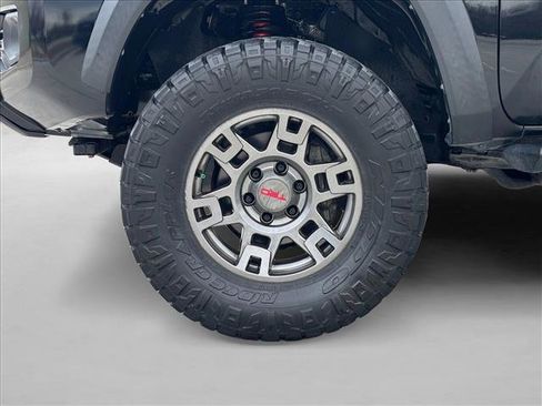 Used 2021 Toyota Tacoma TRD Off-Road image 23