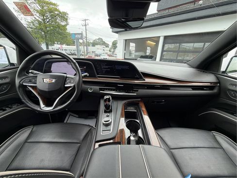 Certified 2021 Cadillac Escalade Premium Luxury AWD/4WD image 27