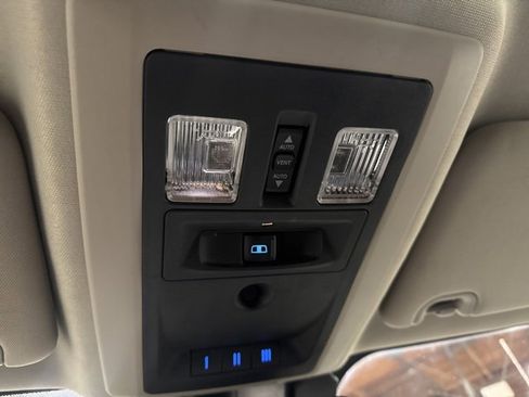 Used 2016 RAM 1500 Laramie w/ Convenience Group image 19