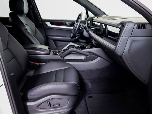 Certified 2024 Porsche Cayenne S image 8
