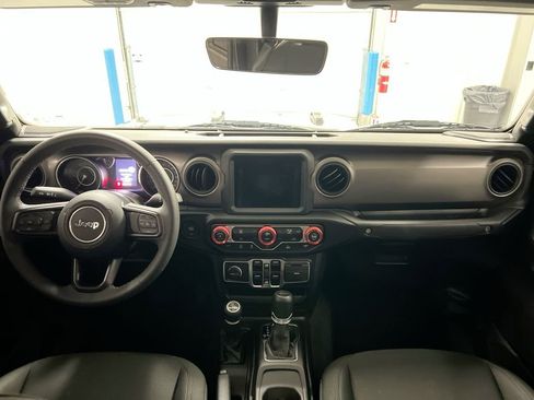 Used 2023 Jeep Gladiator Sport AWD/4WD image 13