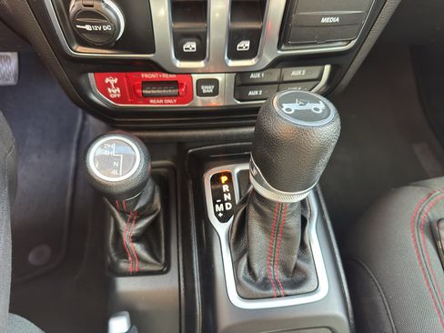 Used 2020 Jeep Wrangler Rubicon w/ Steel Bumper Group image 25