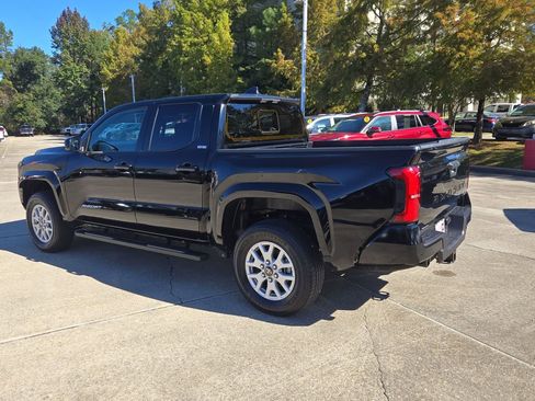 Certified 2025 Toyota Tacoma SR5 image 3