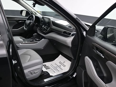 Used 2021 Toyota Highlander Limited image 14