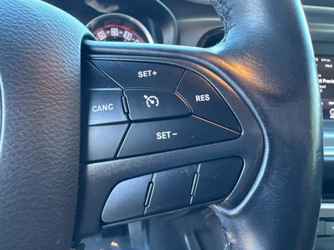 Used 2019 Dodge Challenger SXT image 24