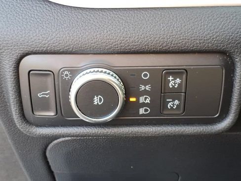 Certified 2021 Ford Explorer XLT w/ Equipment Group 202A AWD/4WD image 18