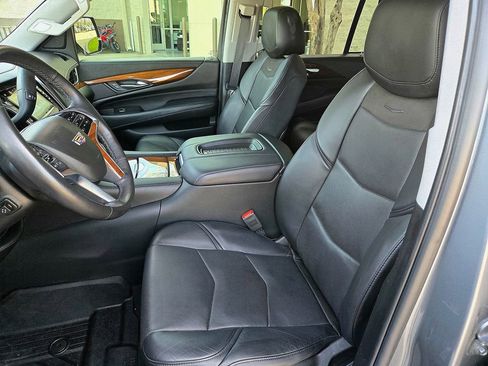 Used 2019 Cadillac Escalade Premium Luxury image 25