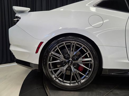 Used 2021 Chevrolet Camaro ZL1 RWD image 50