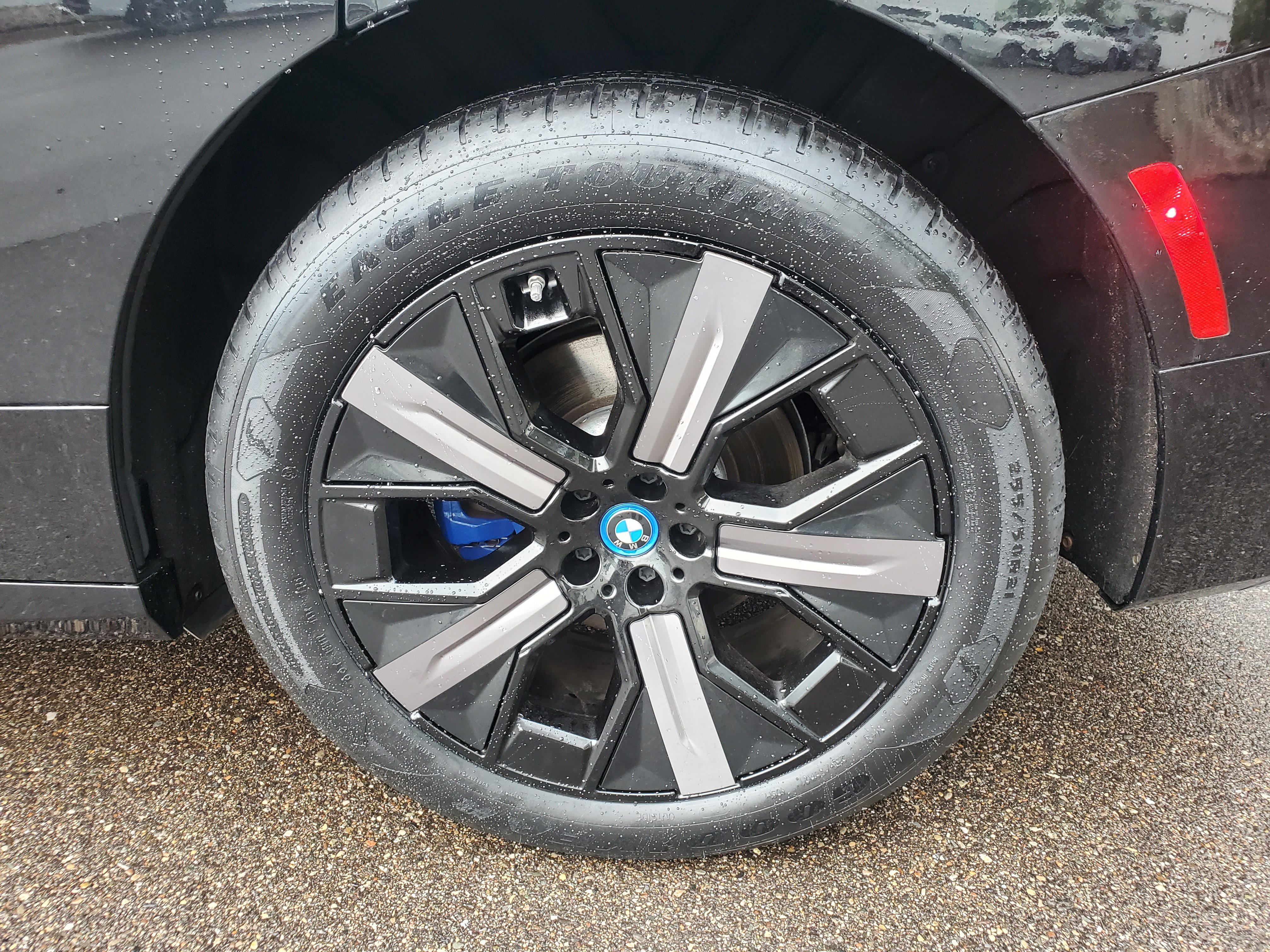 Certified 2024 BMW iX xDrive50 w/ Sport Package AWD/4WD image 35