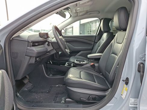 Certified 2025 Ford Mustang Mach-E Premium image 13