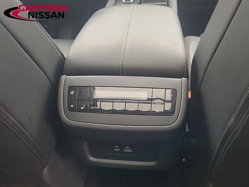 Used 2024 Nissan Pathfinder SL w/ SL Premium Package image 27