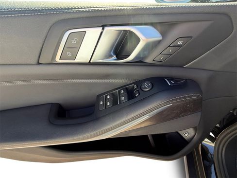 Used 2021 BMW X5 xDrive45e w/ Parking Assistance Package image 11