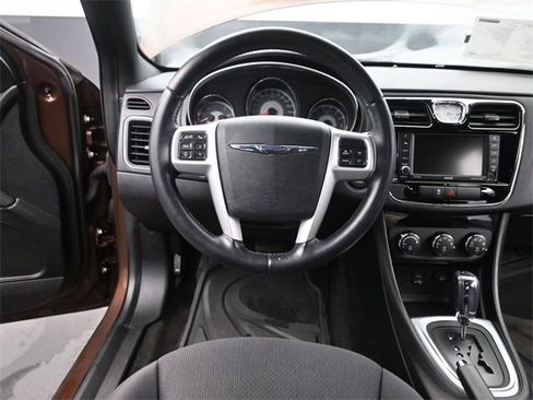 Used 2012 Chrysler 200 Touring image 27