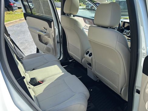 Used 2023 Mercedes-Benz GLB 250 image 24