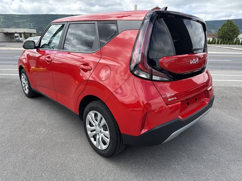 Used 2023 Kia Soul LX FWD image 6