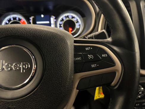 Used 2016 Jeep Cherokee 75th Anniversary image 14