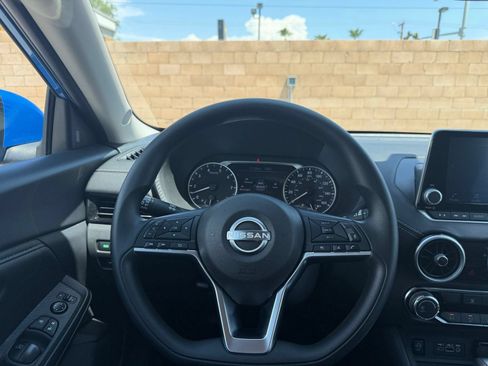 Used 2025 Nissan Sentra SV FWD image 27