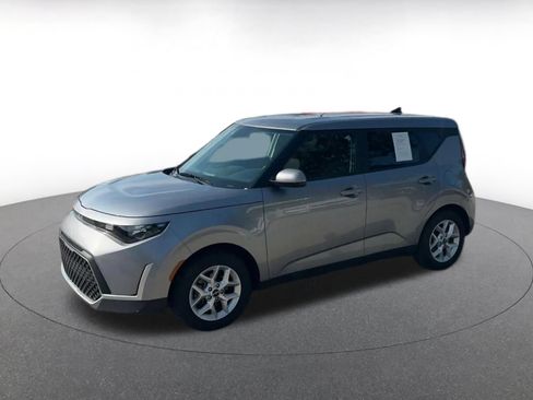 Used 2025 Kia Soul LX w/ LX Technology Package FWD image 6
