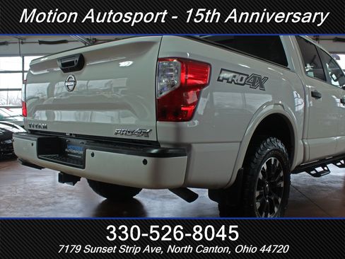 Used 2019 Nissan Titan SV image 11