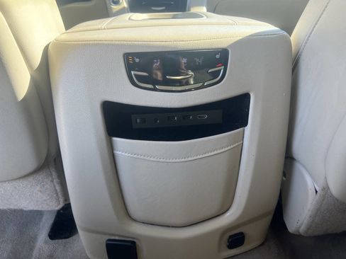 Used 2017 Cadillac Escalade Luxury image 11