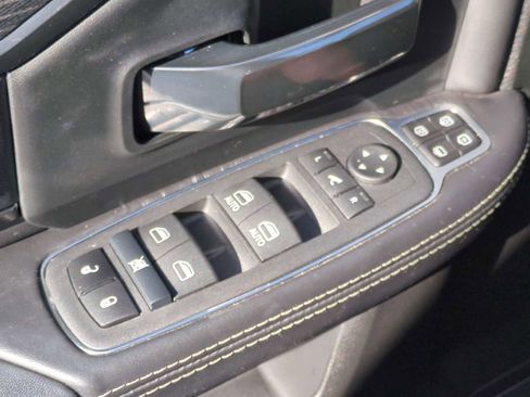 Used 2024 RAM 2500 Limited image 24