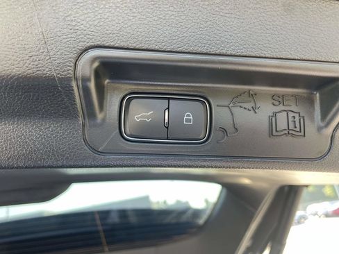 Used 2022 Ford Explorer XLT w/ Equipment Group 202A RWD image 10