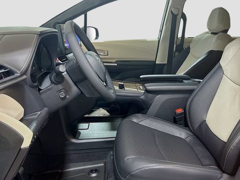 New 2026 Toyota Sienna Platinum AWD/4WD image 20