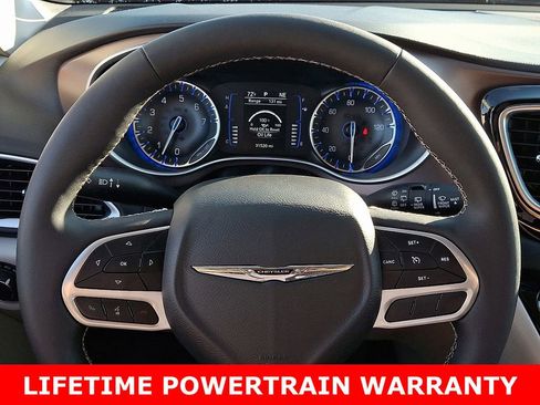 Used 2024 Chrysler Voyager LX image 20