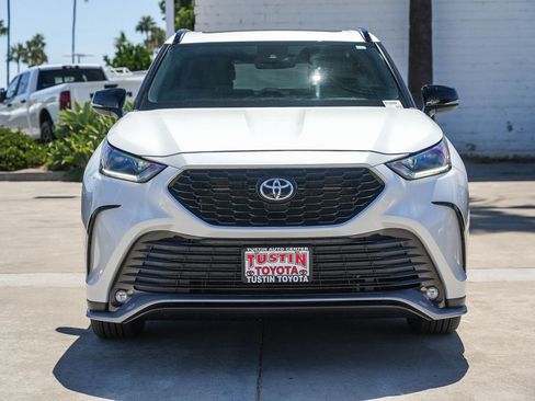 Used 2022 Toyota Highlander XSE FWD image 4