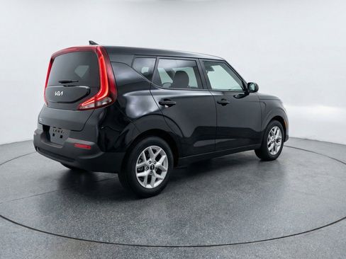 Used 2025 Kia Soul LX w/ LX Technology Package image 9