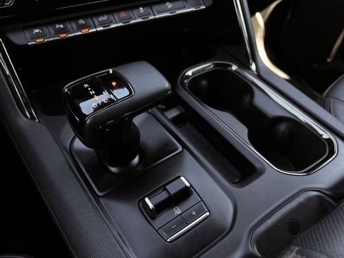 Used 2024 GMC Sierra 1500 AT4 w/ Technology Package image 21