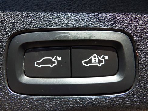 Used 2025 Volvo XC60 B5 Plus w/ Protection Package Premier image 26