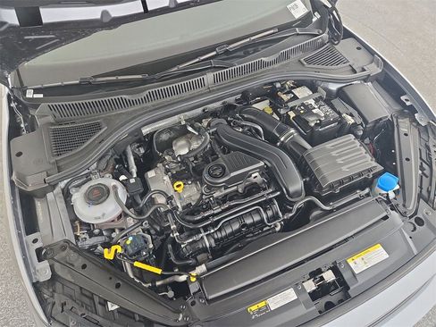 Used 2025 Volkswagen Jetta SE image 35